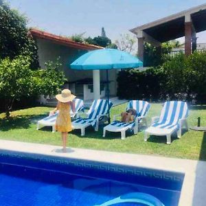 Lomas De Cocoyoc , Family- Friendly Villa Exterior photo