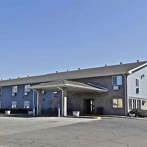 Governors Inn A Travelodge By Wyndham Pierre Exterior photo