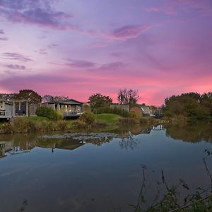 Choller Lake Lodges - Primrose Cabin With Private Hot Tub Arundel Exterior photo