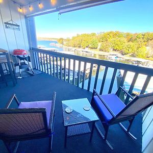 F Lakefront! Remodeled, Sleeps 4, Boat Slip, Patio, Wifi, Cable, Pool Apartment Osage Beach Exterior photo