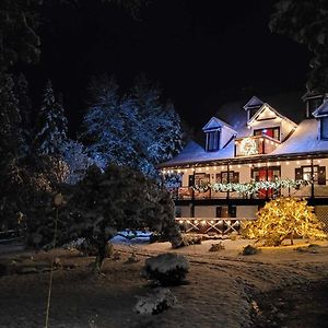 Auberge La Chatelaine Hotel La Malbaie Exterior photo