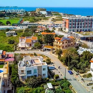 Romantiс Two-Bedroom Apartment With Sea View Kyrenia  Exterior photo