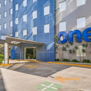 One Leon Poliforum Hotel Exterior photo