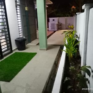 Klia Homestay Ummie Labu Exterior photo