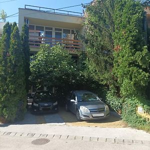 Tavaszhaz Apartmanok Balatonfured Exterior photo