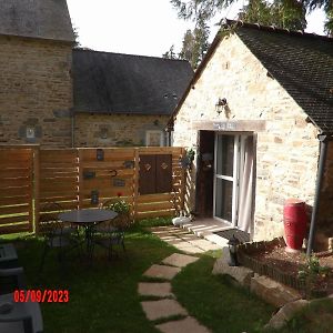 Le Cheval D'En Fer Villa Begard Exterior photo