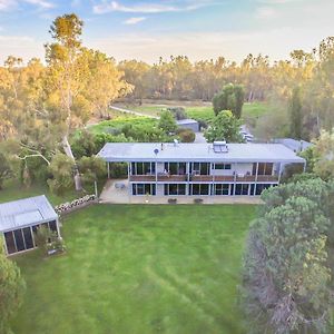 Cape Horn Vineyard 5 Bedroom Riverfront House On Working Vineyard Echuca Exterior photo