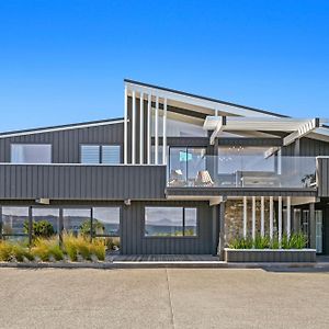 Lake Terrace Lodge - Luxury Taupo Accommodation Exterior photo