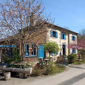 Ille Flottante, Maison Eclusiere Et Hebergements Insolites Sur Le Canal Bed & Breakfast Hede-Bazouges Exterior photo