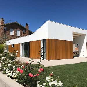 Passivhaus Con Jardin En La Rioja Villa Entrena Exterior photo