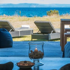 Lakefront Style - Lake Taupo Holiday Home Exterior photo