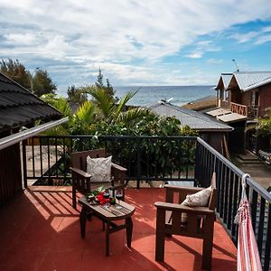 Ngahu Bungalows Alojamiento Frente Al Mar En El Centro De Rapa Nui Hanga Roa Exterior photo