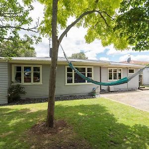 Family-Friendly 5-Bedroom Home Near Uni & Hamilton Gardens - Sleeps 10 Exterior photo