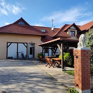 Lwi Dworek Ld Bed & Breakfast Jaroslaw Exterior photo