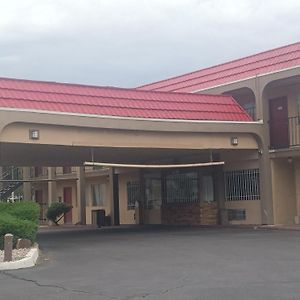 Tree Inn & Suites Albuquerque Exterior photo