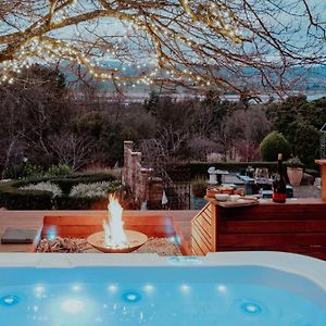 Outdoor Spa & Sauna With Amazing Views At Jaclyn Studio Villa Launceston Exterior photo