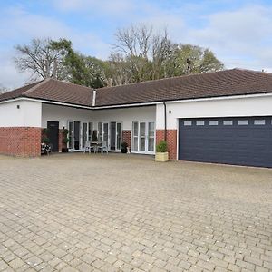 Oakwood Stables Villa Conwy Exterior photo