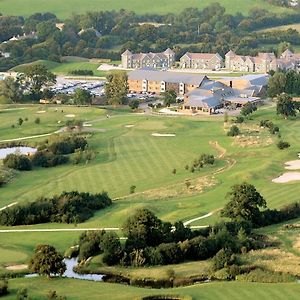 The Wiltshire Hotel, Golf And Leisure Resort Swindon Exterior photo