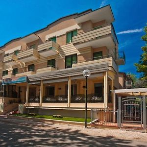 Hotel Vallechiara Cesenatico Exterior photo