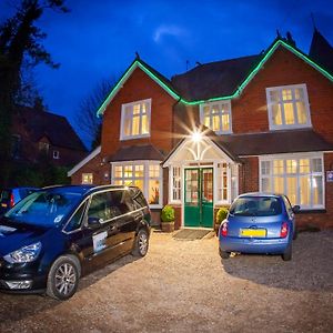 Gatwick Turret Guest House Horley Exterior photo