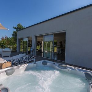 Double Chambre Piscine, Spa, Jardin, Parc En Bordure De Riviere Bed & Breakfast Les Fumades-Les Bains Exterior photo