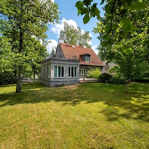 Gustav Ernesaks- Kadriorg Hotel Tallinn Exterior photo