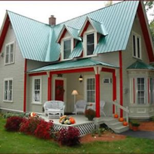 Red Elephant Inn Bed And Breakfast North Conway Exterior photo