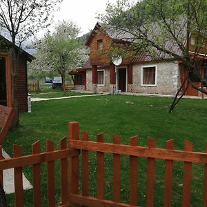 Bujtina Pllumi Theth Bed & Breakfast Exterior photo