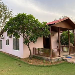 Orchard At Sarai - Private Cottage, Large Lawn, & Pet Friendly Gurgaon Exterior photo