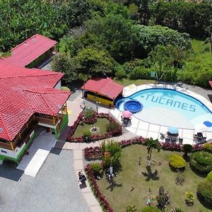 Hotel Campestre Los Tucanes Armenia  Exterior photo