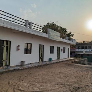 Mamta Homestay Garudeshwar Exterior photo