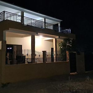 Villa Gracias Nditarh Exterior photo
