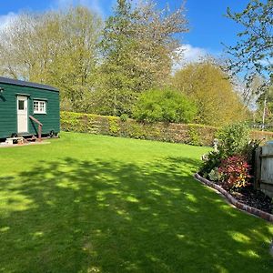 Beautiful Shepherd'S Hut - Lois Weedon Villa Weston  Exterior photo