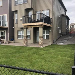 Elite Guest Walkout Basement Suite Retreat Calgary Exterior photo