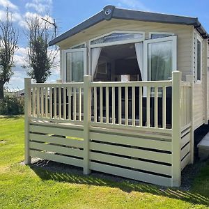 Trefach Country Club And Holiday Park Hotel Clynderwen Exterior photo