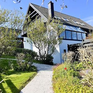 2 Bedroom Apartment For 5 Guests With A Big Garden Torshavn Exterior photo