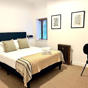 Thompson Apartments By Switchback Stays Cardiff Room photo