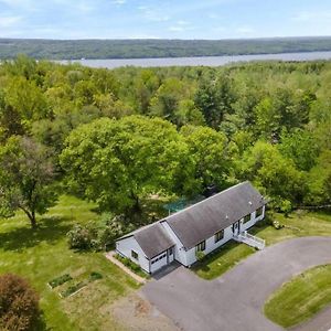 Cozy Dog-Friendly Villa Off Cayuga Lake In Ithaca Lansing Exterior photo