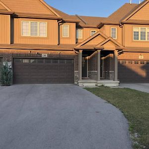 Luxury 4 Bdrm Townhome Near Niagara Falls Thorold Exterior photo