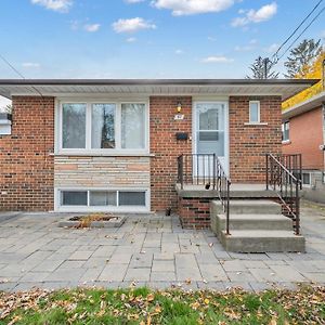 Luxury Renovated House In Prime Location With Parking Apartment Toronto Exterior photo