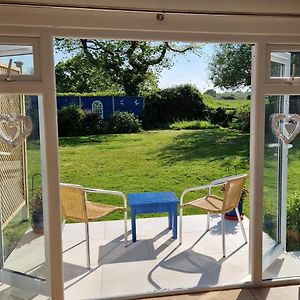 Nautical Themed Guest House With Private Patio On The Outskirts Of Lymington Exterior photo