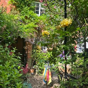 Cobwebs Hotel Kimpton  Exterior photo