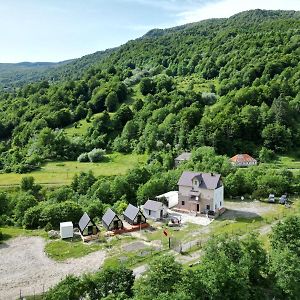 Vita Guesthouse Bajram Curri Exterior photo