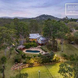 Hideaway At Brookfield Acreage Tennis Court Pool Villa Exterior photo