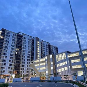 Lylinz Sierra Heights Apartment Pasir Gudang Exterior photo