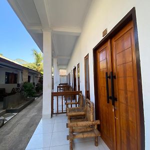 Bale Sunrise Hotel Gili Trawangan Exterior photo