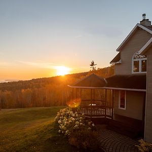 Cozy Haven With Spa & Stunning Views Villa Baie-Saint-Paul Exterior photo