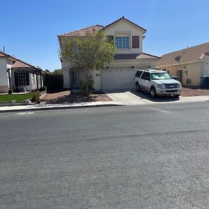 Master Bedroom Inside A Gorgeous Home In A Beautiful Neighborhood Las Vegas Exterior photo