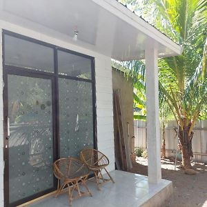 Kondo Villa Labuhan Pandan Exterior photo
