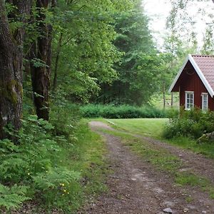 Holzhaus In Der Naehe Eines Sees Mit Boot Und Ideal Zum Angeln Villa Sexdrega Exterior photo